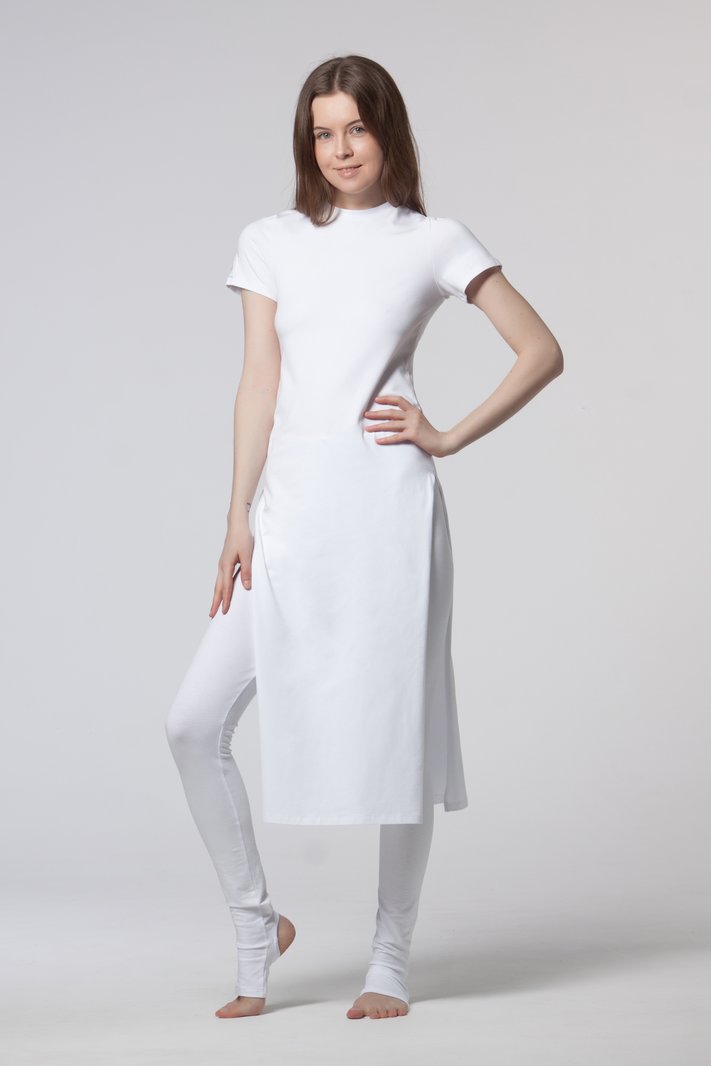 Платье с разрезами по бокам белое