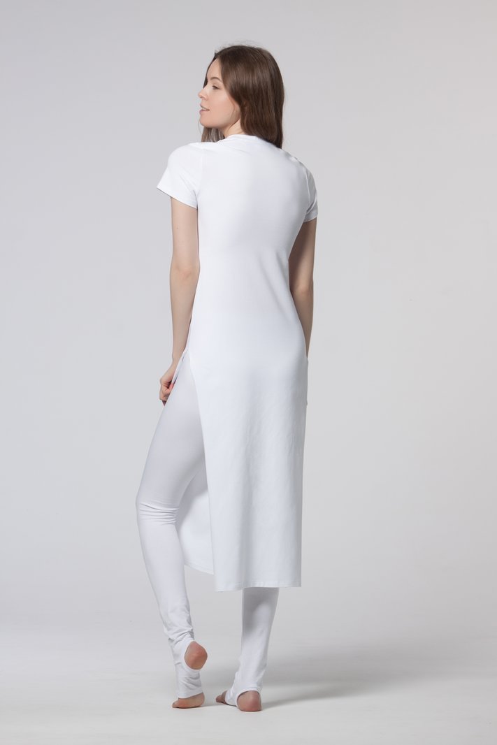 Платье с разрезами по бокам белое